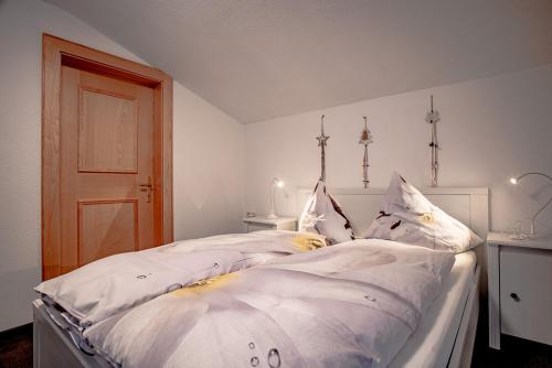 Postel nebo postele na pokoji v ubytování Apartments Renata Gries 201