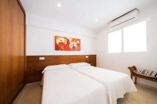 a bedroom with two white beds and a window at Santa Margarita - Benisun in Benidorm