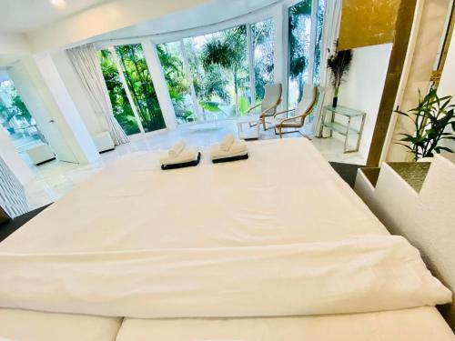 Samui Sky Pool Villaにあるベッド