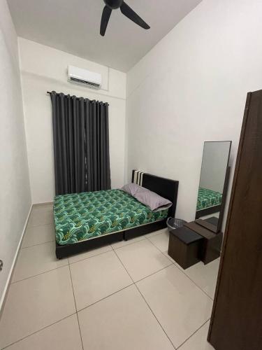 a small bedroom with a bed and a mirror at BUNGALOW homestay JASIN PERDANA in Jasin