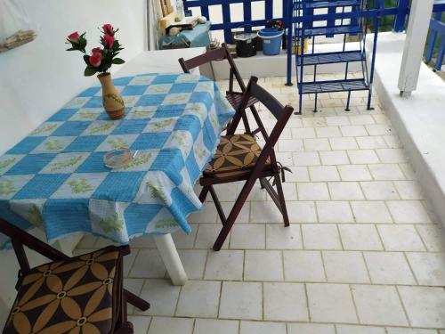 a table and chairs with a blue and white quilt at Panorama in Parikia