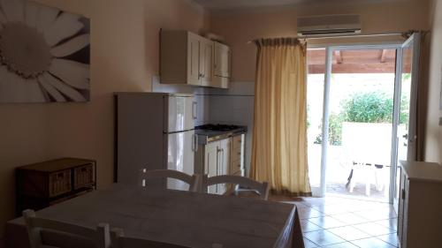 Cucina o angolo cottura di Residential Hotel Villaggio Innamorata