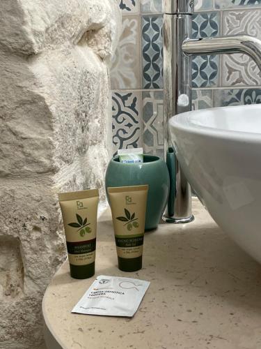 a bathroom with a sink and two cups on a counter at Casa Giulia in Martina Franca