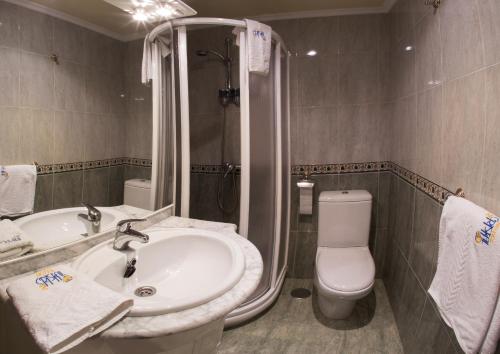 Vonios kambarys apgyvendinimo įstaigoje Hotel Cristal 2