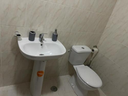 A bathroom at Apartamento Vila Santa Bárbara ,Bloco F RChão Esq,Santo Antão,Cabo Verde