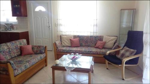 Ruang duduk di Nice & Cosy apartment in Igoumenitsa
