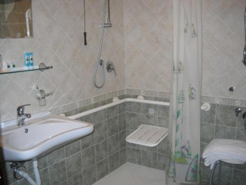 A bathroom at Hotel Rigolfo