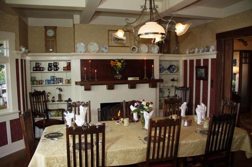 Gambar di galeri bagi The Jabberwock Bed & Breakfast di Monterey