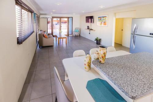  Enjoyment Villa Cataleya -  Room  picture :   Tea/Coffee maker    Minibar    Shower                           