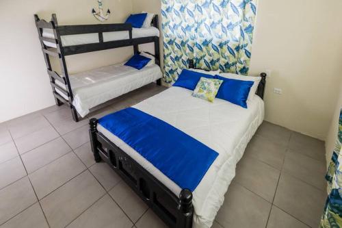  Enjoyment Villa Cataleya -  Room  picture :   Tea/Coffee maker    Minibar    Shower                           