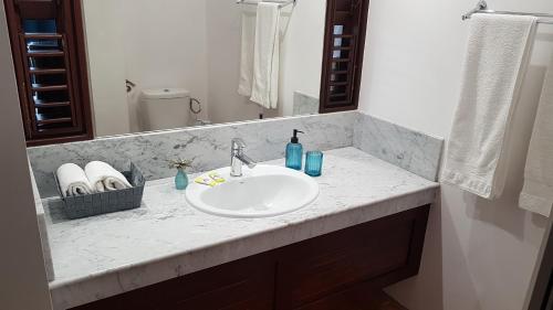 Bilik mandi di Les Studios de La Baie 349