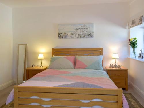 Postel nebo postele na pokoji v ubytování Parlwr - Uk11210