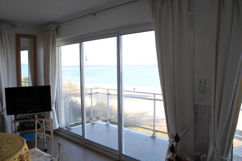 Appartement ARCACHON Perreire Premiere ligne les pieds dans l eau vue magnifique sur le bassin