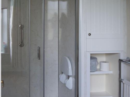a bathroom with a shower with a toilet in it at Squirrels Retreat - Uk30821 in Braithwaite