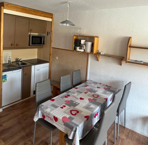 Kuchyňa alebo kuchynka v ubytovaní 2 Bedrooms / Center Val Thorens