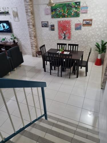 a dining room with a table and chairs at Ssue Klebang Ipoh Homestay With Complementary Pool & High Speed internet WIFI in Chemor