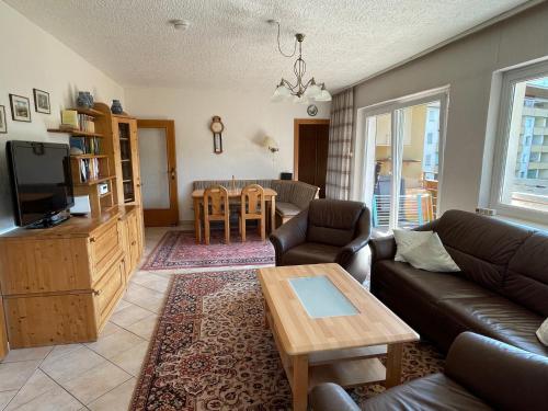 Μια τηλεόραση ή/και κέντρο ψυχαγωγίας στο Seeappartement LUNA am Ossiachersee mit privatem Seezugang, Hallenbad, Skiarena Gerlitzen