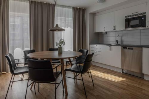 a kitchen and dining room with a table and chairs at The More Hotel Västra Hamnen in Malmö