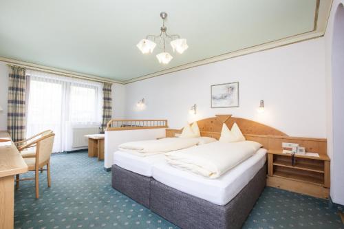 a hotel room with a bed and a desk at Hotel & Appartements Alpenresidenz Viktoria in Neustift im Stubaital
