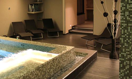 a living room with a swimming pool and chairs at Hotel 4 Venti spa & wellness in Sestri Levante