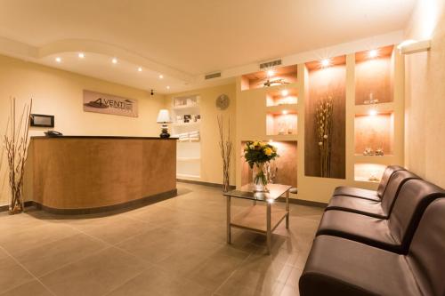 a lobby with a waiting room with a couch and a table at Hotel 4 Venti spa & wellness in Sestri Levante