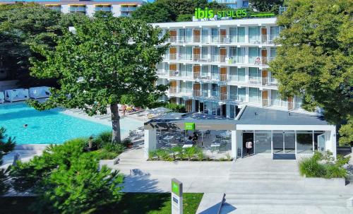 ibis Styles Golden Sands Roomer Hotel — Swimming pool