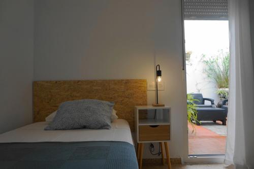 Postel nebo postele na pokoji v ubytování Apartamentos IMPLUVIUM Mérida