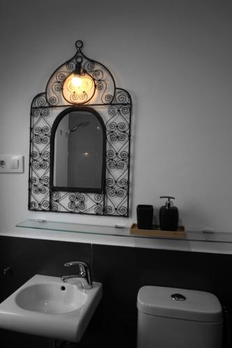 Koupelna v ubytování Apartamentos IMPLUVIUM Mérida