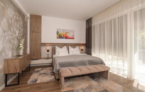 Una cama o camas en una habitación de Spa Residence Carbona Great Time Apartman