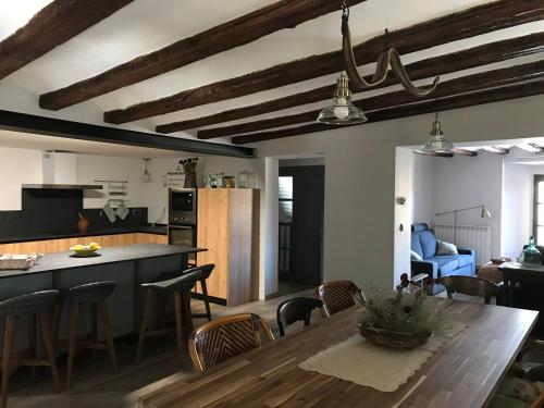Kuchyň nebo kuchyňský kout v ubytování CASA EGIPCIA Preciosa casa centenaria en el Camino de Santiago