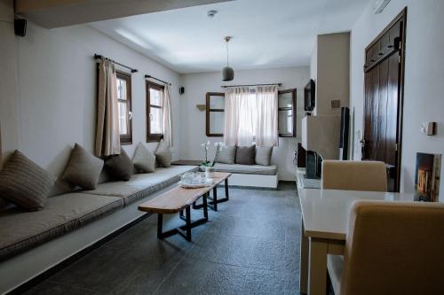 Posezení v ubytování 12 Months Resort & Spa