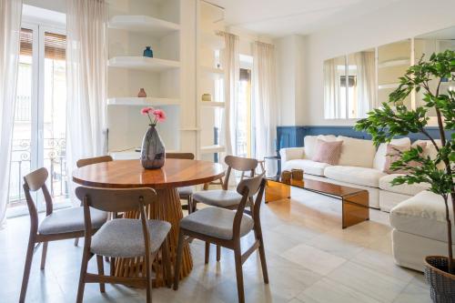 Terceros City Center Deluxe by Valcambre