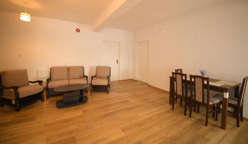 Galeriebild der Unterkunft Pensiunea HERA Hațeg in Haţeg