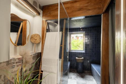 Ванная комната в WUNDERGARTEN Private Home Spa