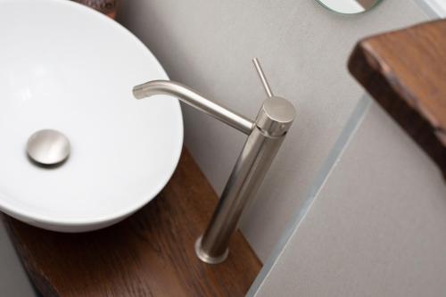 a close up of a white toilet in a bathroom at Appartamento centro storico Gubbio in Gubbio