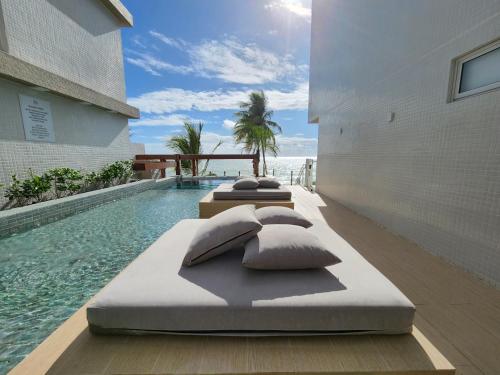 Bazén v ubytování Espaço a beira mar de João Pessoa com jacuzzi e pé na areia nebo v jeho okolí