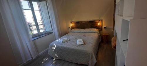 a bedroom with a bed with two towels on it at la corte dei cerri in Spervara