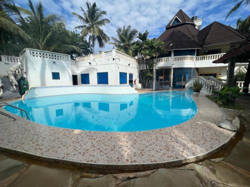 a swimming pool in front of a house at 3 Bed Villa - Sleeps 6 - Wifi - Parking in Galu