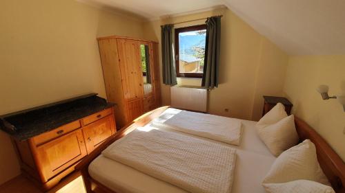 a small bedroom with a bed and a window at Appartement zur Post in Ferlach