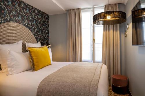 Ένα ή περισσότερα κρεβάτια σε δωμάτιο στο Hôtel Fior d'Aliza
