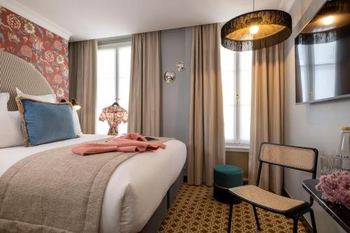 Ένα ή περισσότερα κρεβάτια σε δωμάτιο στο Hôtel Fior d'Aliza