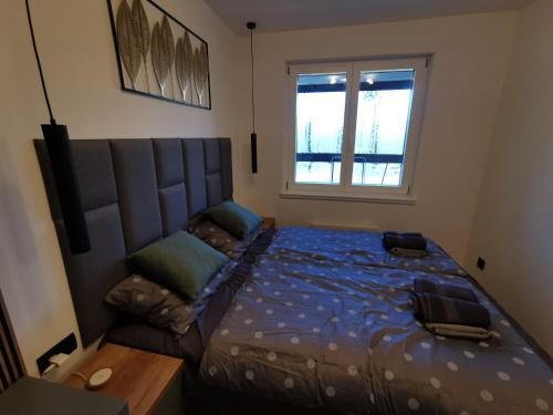 a bedroom with a bed and a couch at Apartman Dream Jahorina Snjezna Dolina in Jahorina