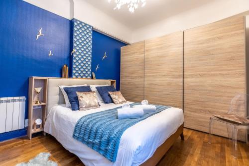 Posteľ alebo postele v izbe v ubytovaní INTERNATIONAL ROSA BLUE - Design - Centre Ville - Ancien Palace