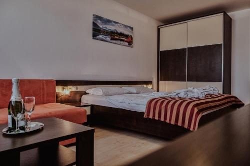 Ένα ή περισσότερα κρεβάτια σε δωμάτιο στο Apartmany Gino Besenova