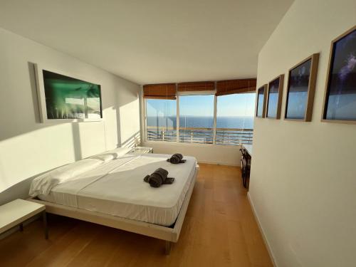 a bedroom with a bed and a large window at Apartamento Beach & Chic Cabo Huertas in Alicante