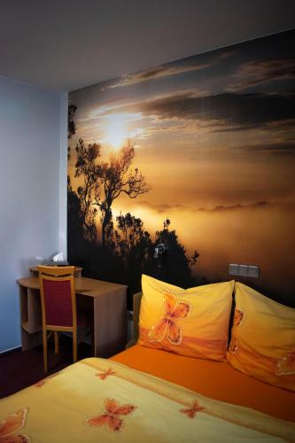 Una cama o camas en una habitación de Hostinec a penzion U sv. Mikuláše