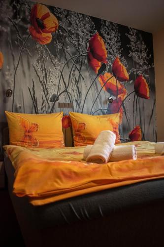 Una cama o camas en una habitación de Hostinec a penzion U sv. Mikuláše