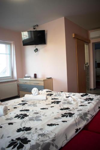 Una cama o camas en una habitación de Hostinec a penzion U sv. Mikuláše