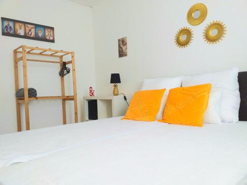 מיטה או מיטות בחדר ב-Le Tigre - Appartement centre-ville au calme, parking privé