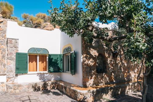 Το κτήριο όπου στεγάζεται  η παραθεριστική κατοικία